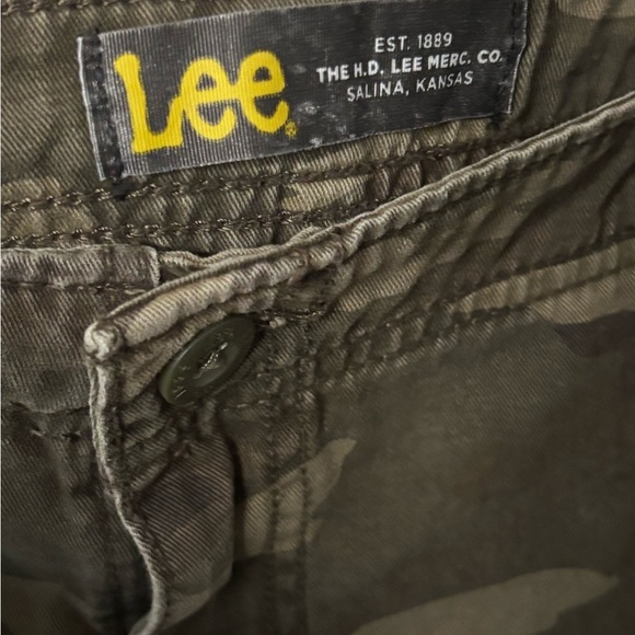 Lee Camouflage Cargo Shorts - Picture 5 of 6